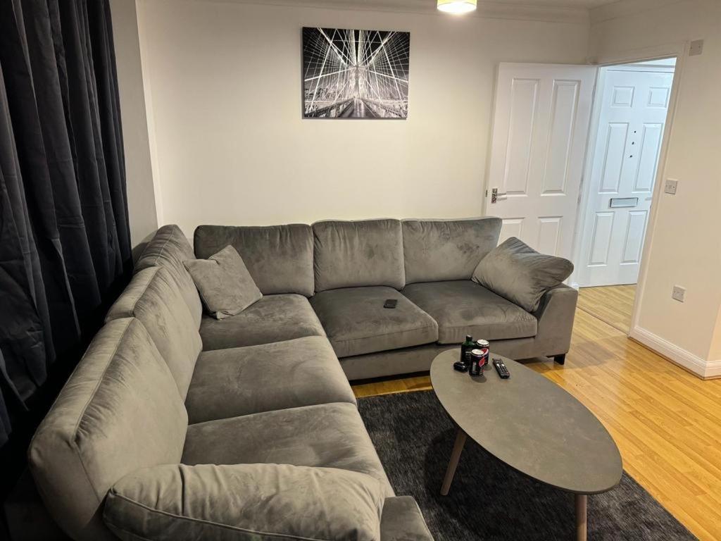 Luxury Apartments ダグナム エクステリア 写真