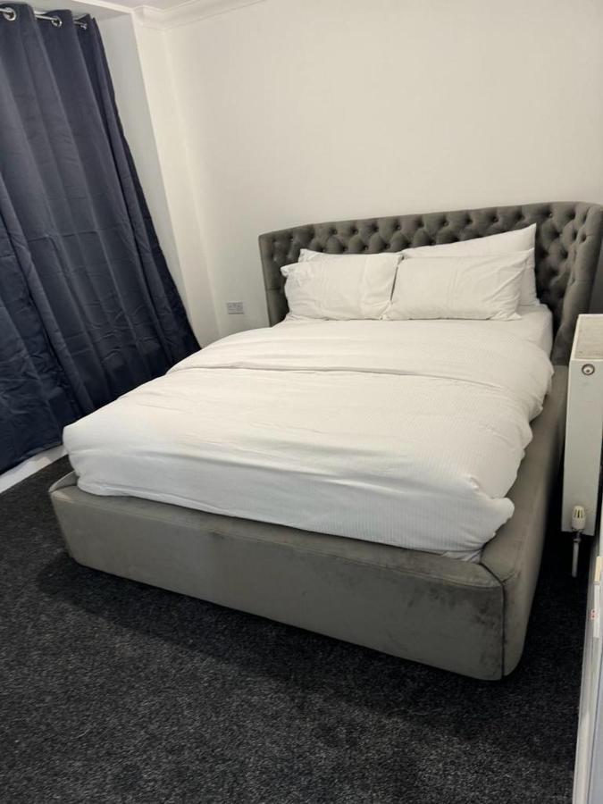 Luxury Apartments ダグナム エクステリア 写真