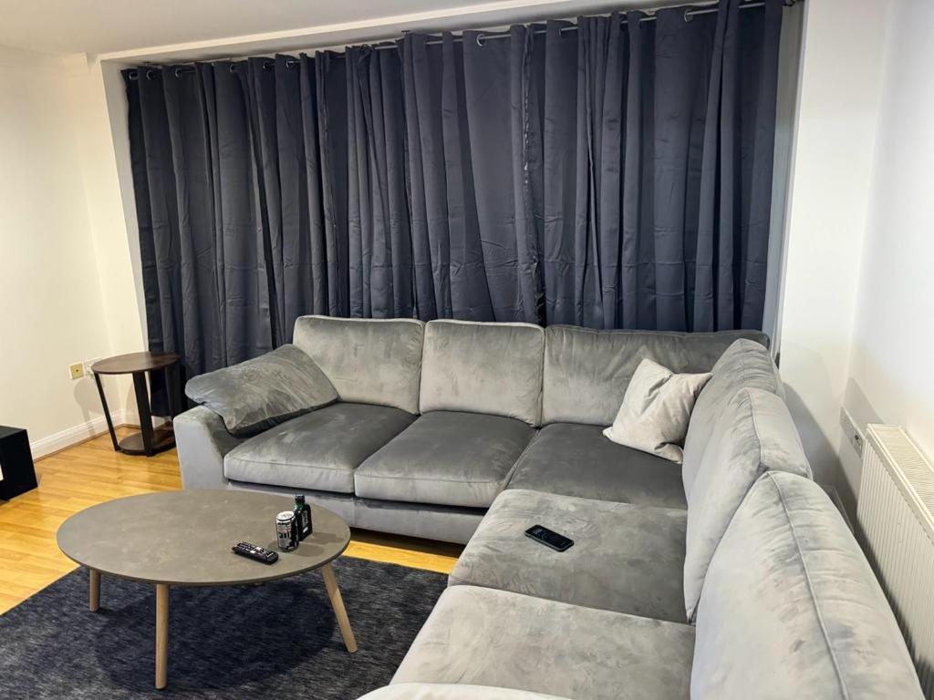 Luxury Apartments ダグナム エクステリア 写真